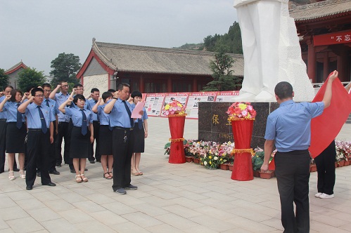 “重温入党誓词,缅怀革命先烈”2.jpg