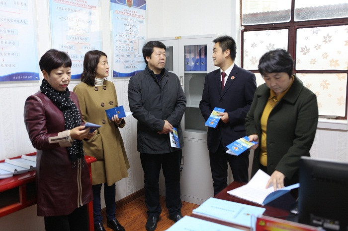调研水洛镇检察室工作.jpg