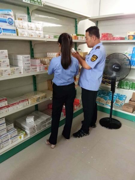 灵台县院派驻百里镇检察室联合食药监所开展疫苗专项检查1.jpg