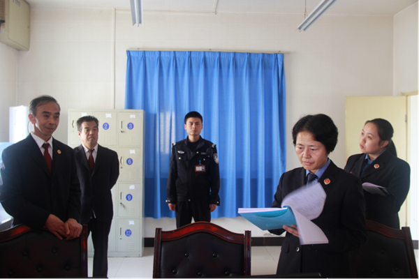 平凉市院刑事执行检察局局长闫克芳检查我县看守所和社区矫正工作2_副本.png
