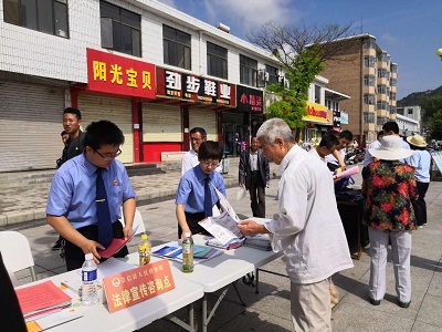 崇信县检察院多举措开展公益诉讼宣传活动3.jpg
