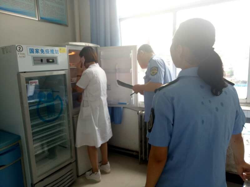 灵台县院派驻百里镇检察室联合食药监所开展疫苗专项检查2.jpg
