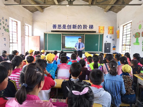 崇信县检察院创新授课模式积极开展法治进校园活动2.jpg