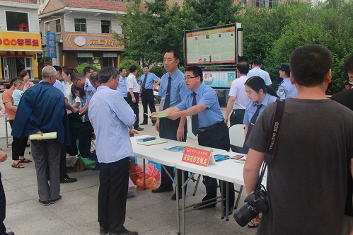 崇信县检察院积极开展反邪教宣传活动2.jpg